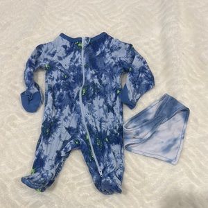 Baby Newborns Bib and Blue Tie-Dye Footed Onesie Pajamas